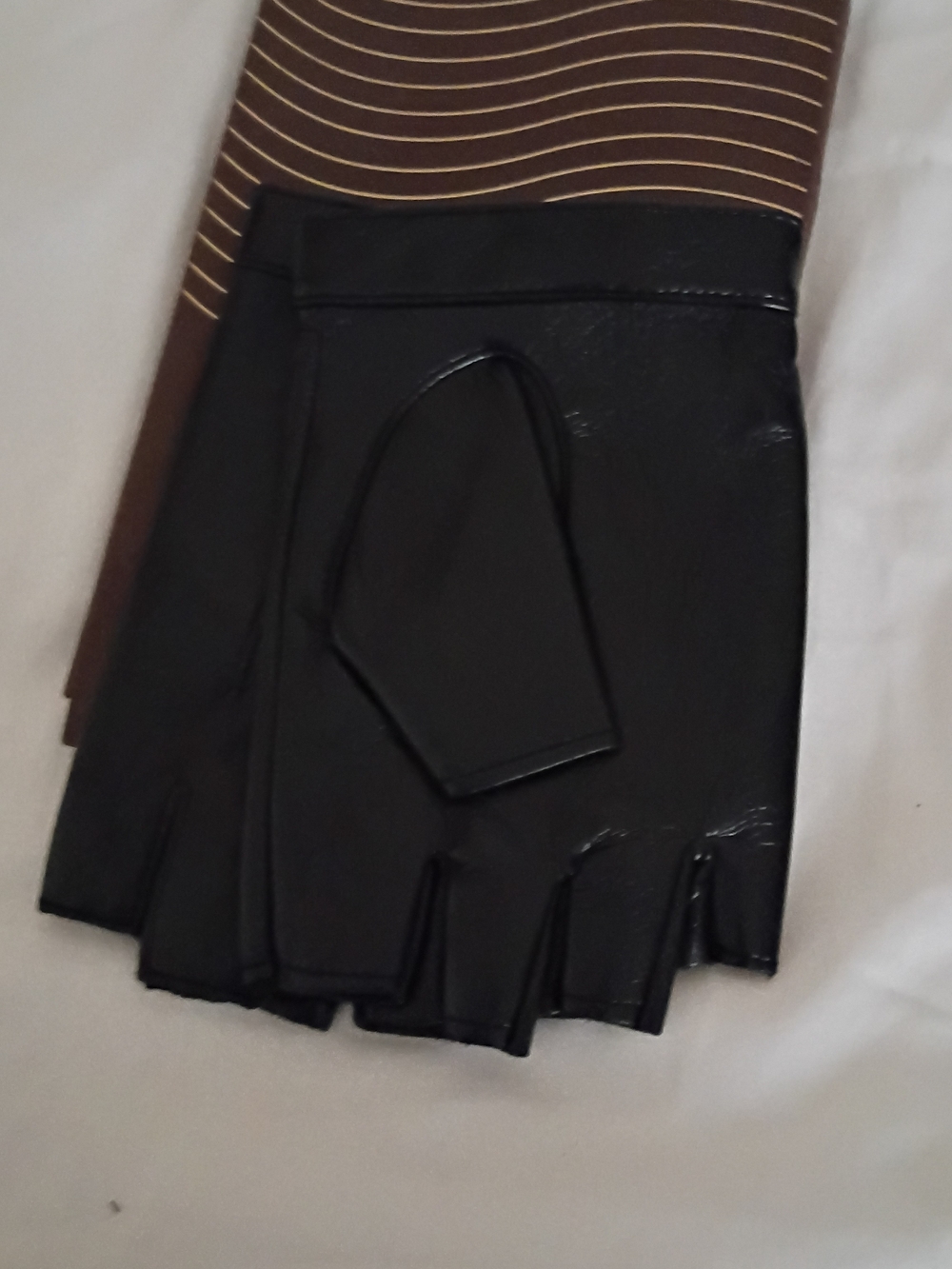 pop Black Fingerless Driving Gloves - Picture 3 of 5